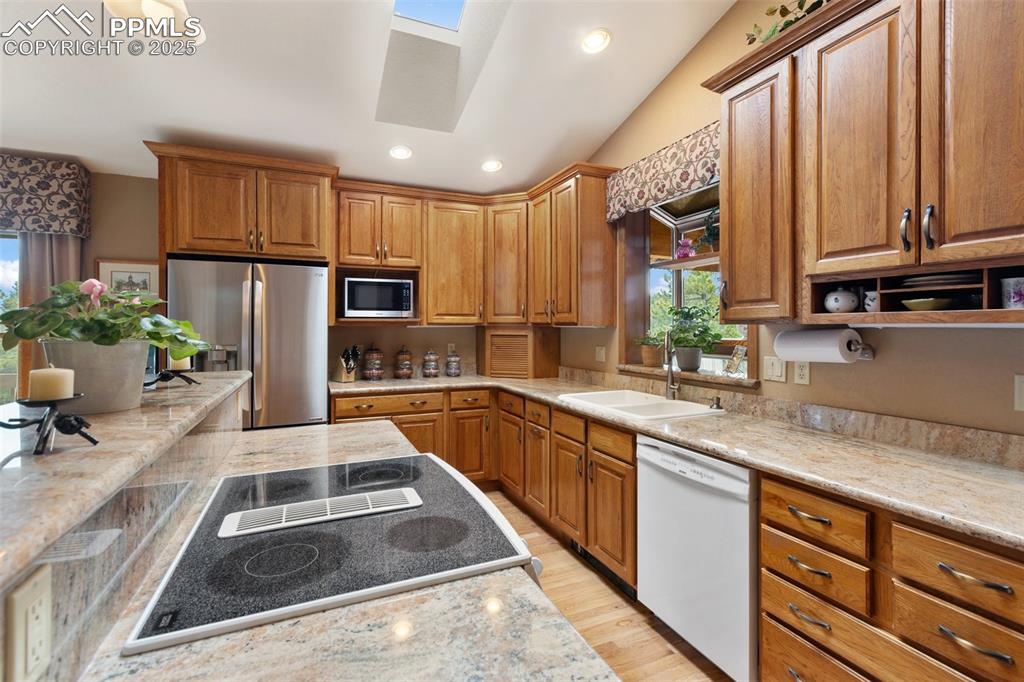 Image 3 of 49: Kitchen