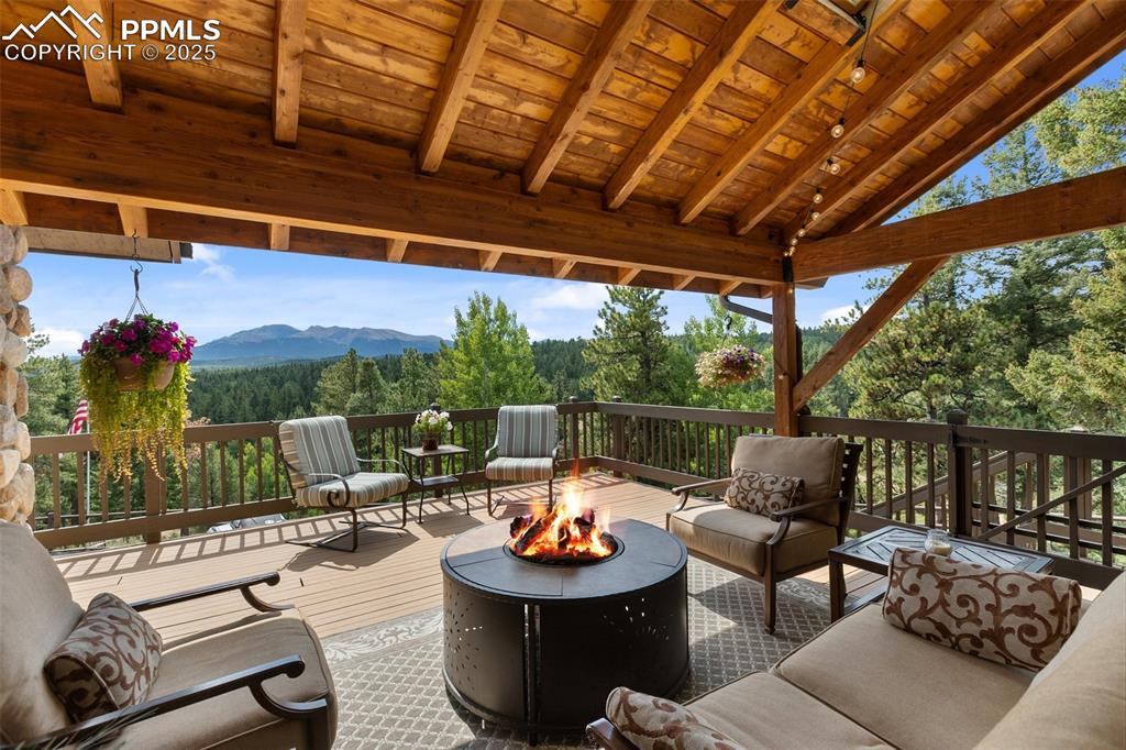 Image 40 of 49: Deck