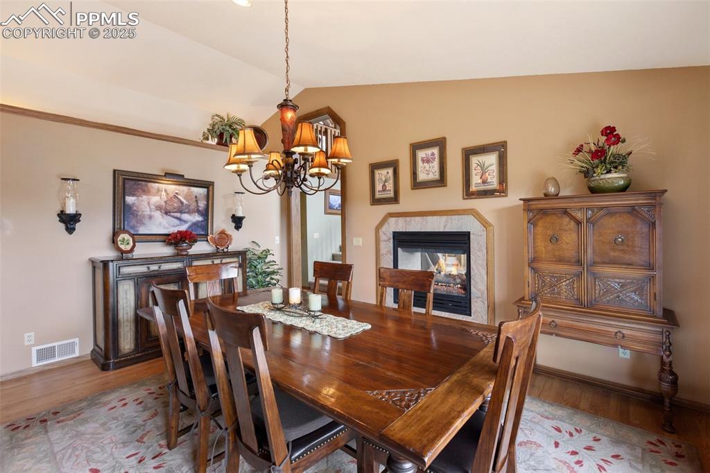 Image 7 of 49: Dining Area