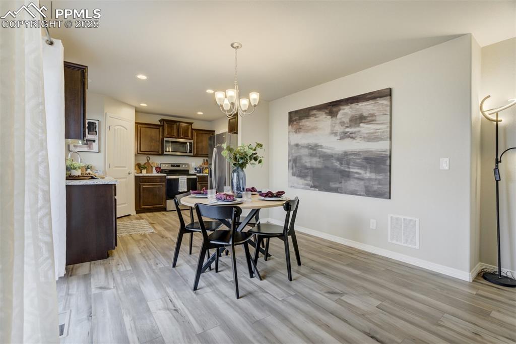 Image 12 of 50: Dining Area