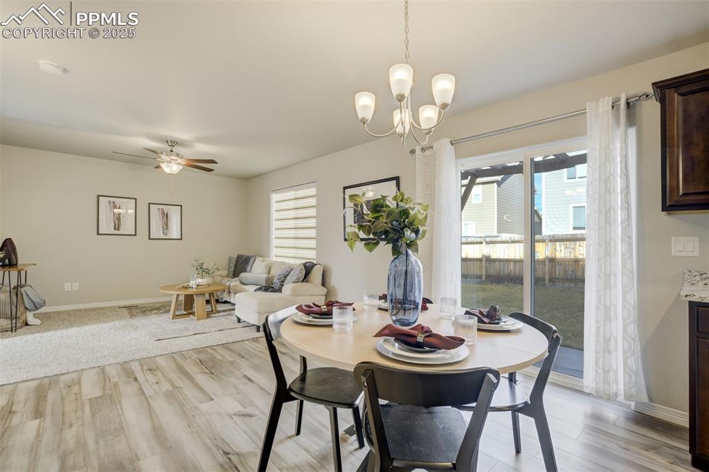 Image 17 of 50: Dining Area