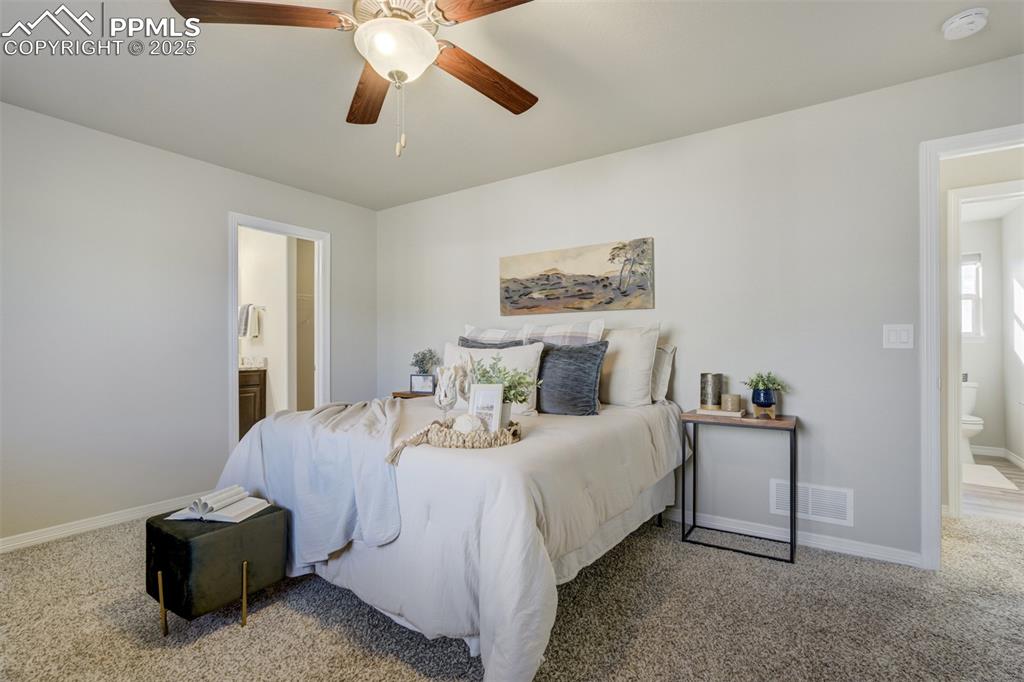 Image 21 of 50: Bedroom