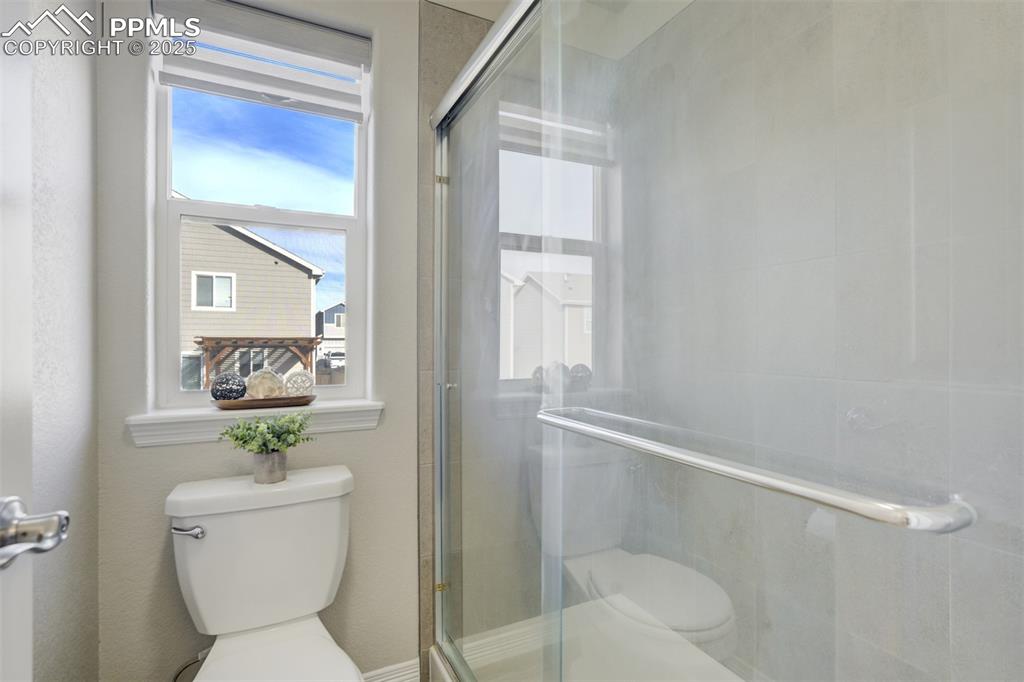 Image 22 of 50: Bathroom