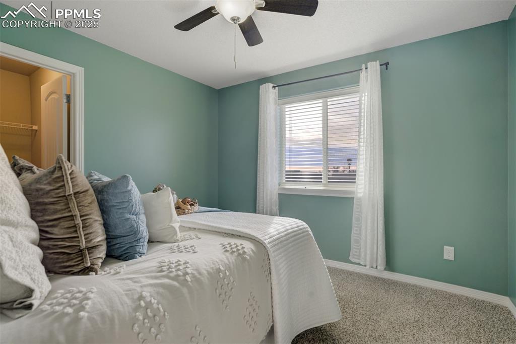 Image 29 of 50: Bedroom