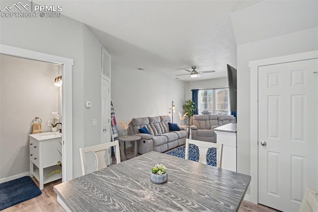 Image 9 of 25: Dining Area