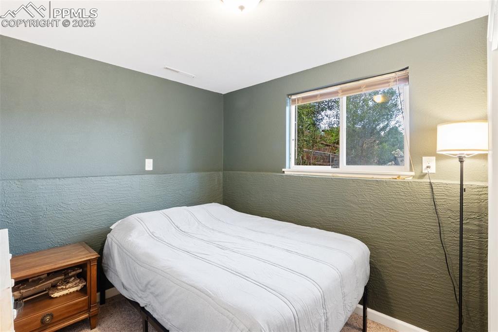 Image 28 of 35: View of carpeted bedroom