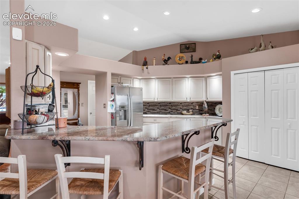 Image 11 of 50: Kitchen