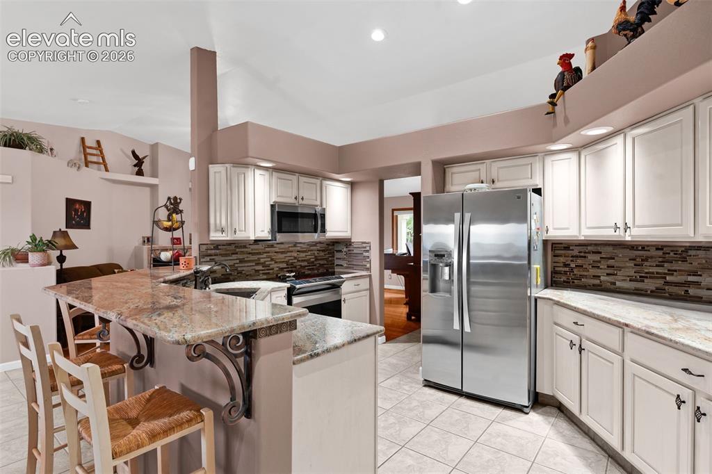 Image 12 of 50: Kitchen