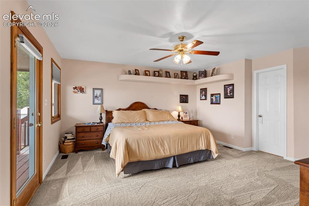 Image 16 of 50: Bedroom
