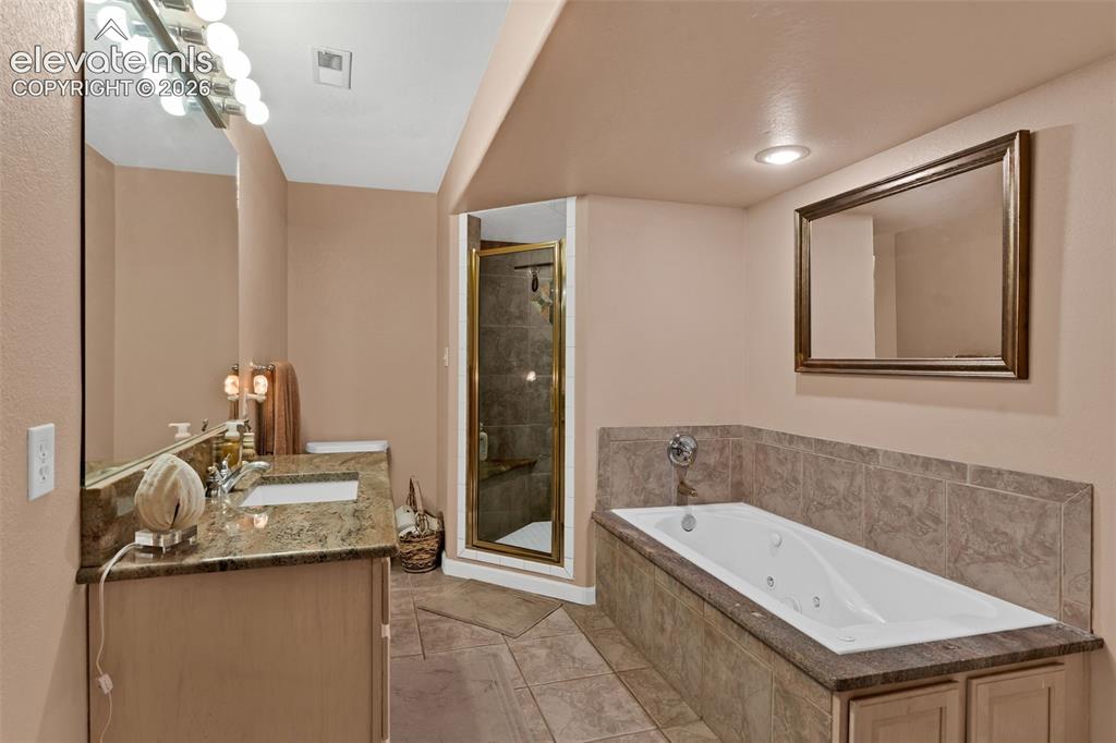 Image 42 of 50: Bathroom
