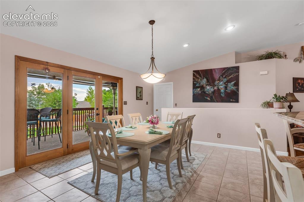 Image 9 of 50: Dining Area