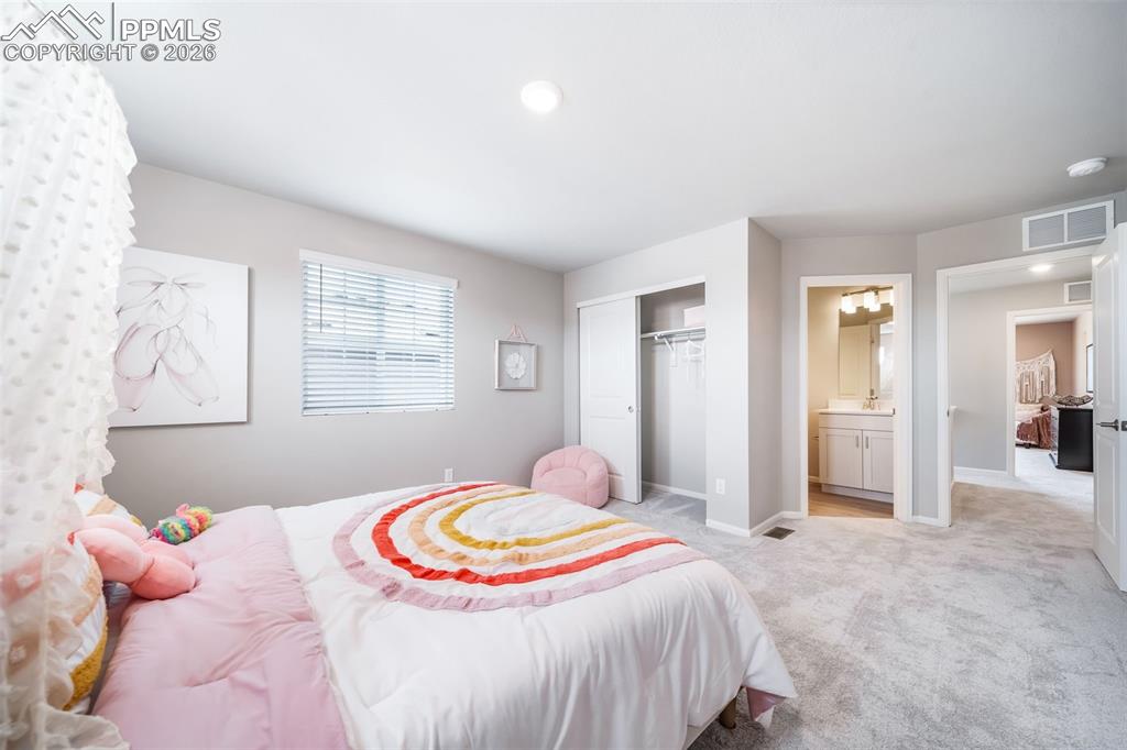 Image 3 of 41: Photos of a model home