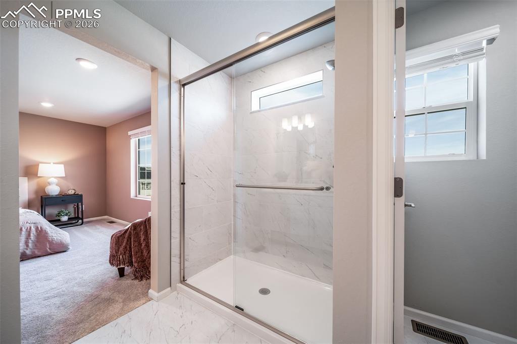 Image 35 of 41: Photos of a model home