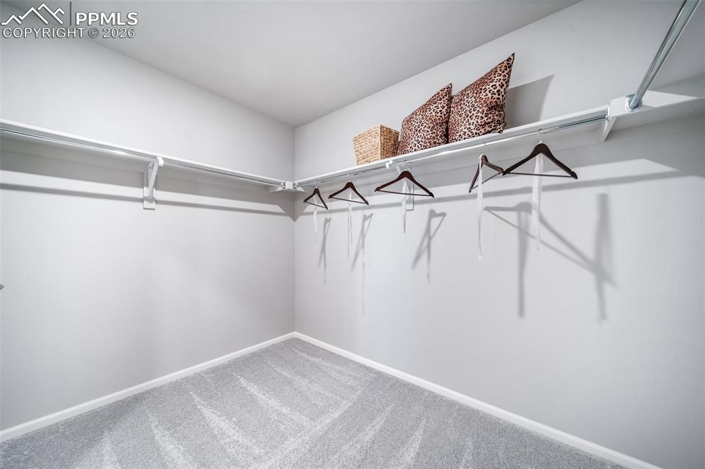 Image 40 of 41: Photos of a model home