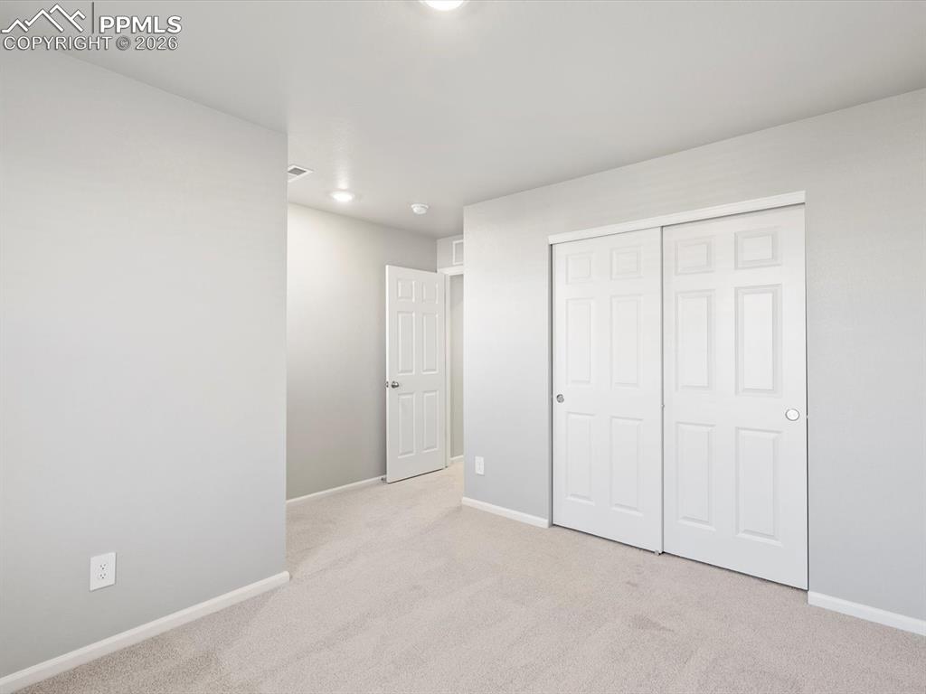 Image 19 of 31: Bedroom