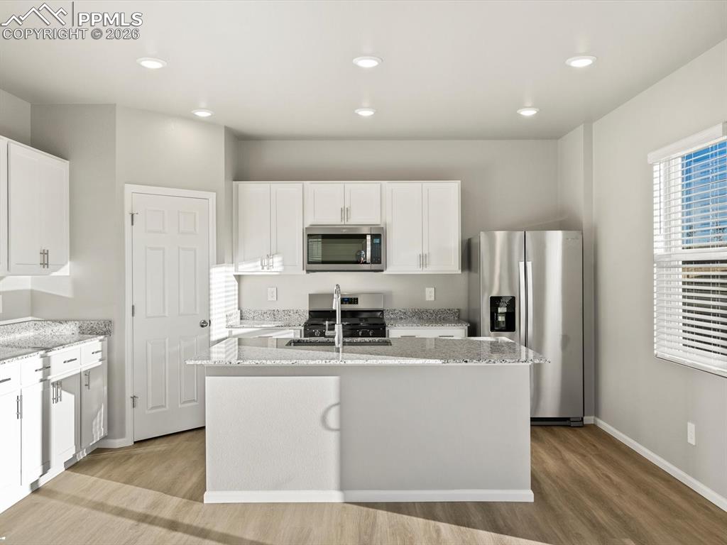 Image 8 of 31: Kitchen