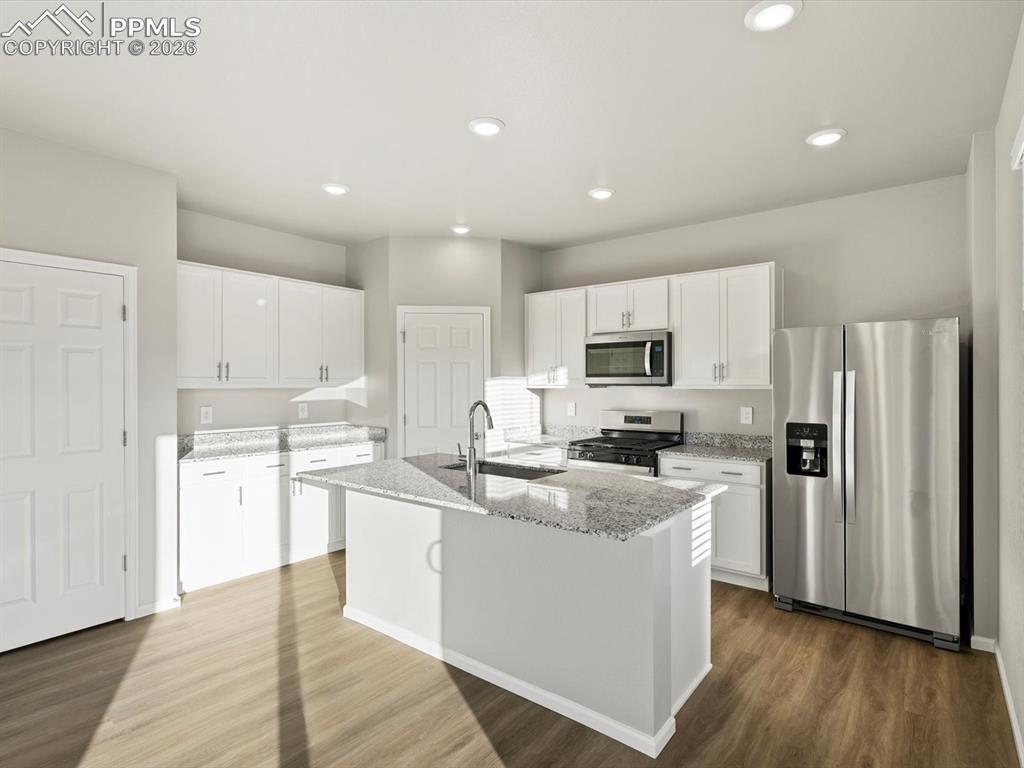 Image 9 of 31: Kitchen