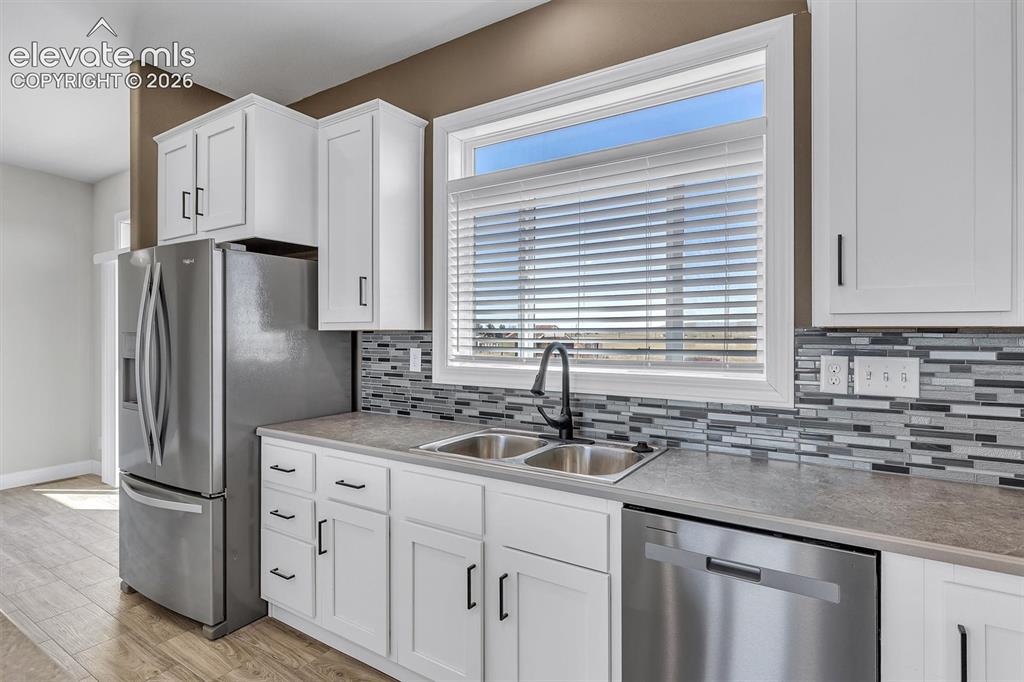 Image 11 of 38: Kitchen