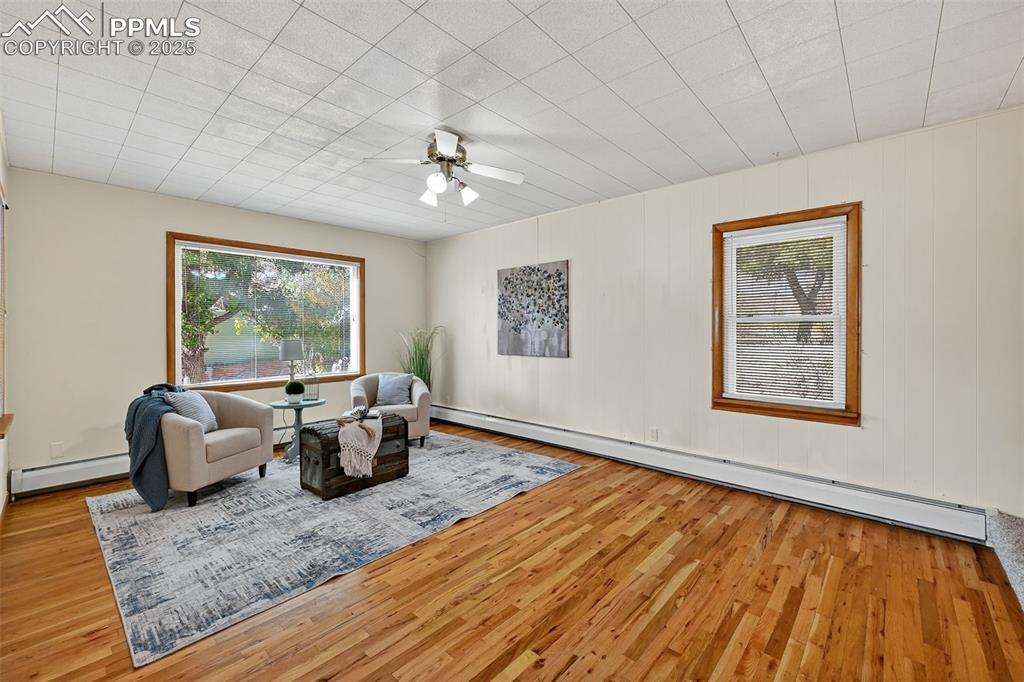 Image 11 of 46: Living Room