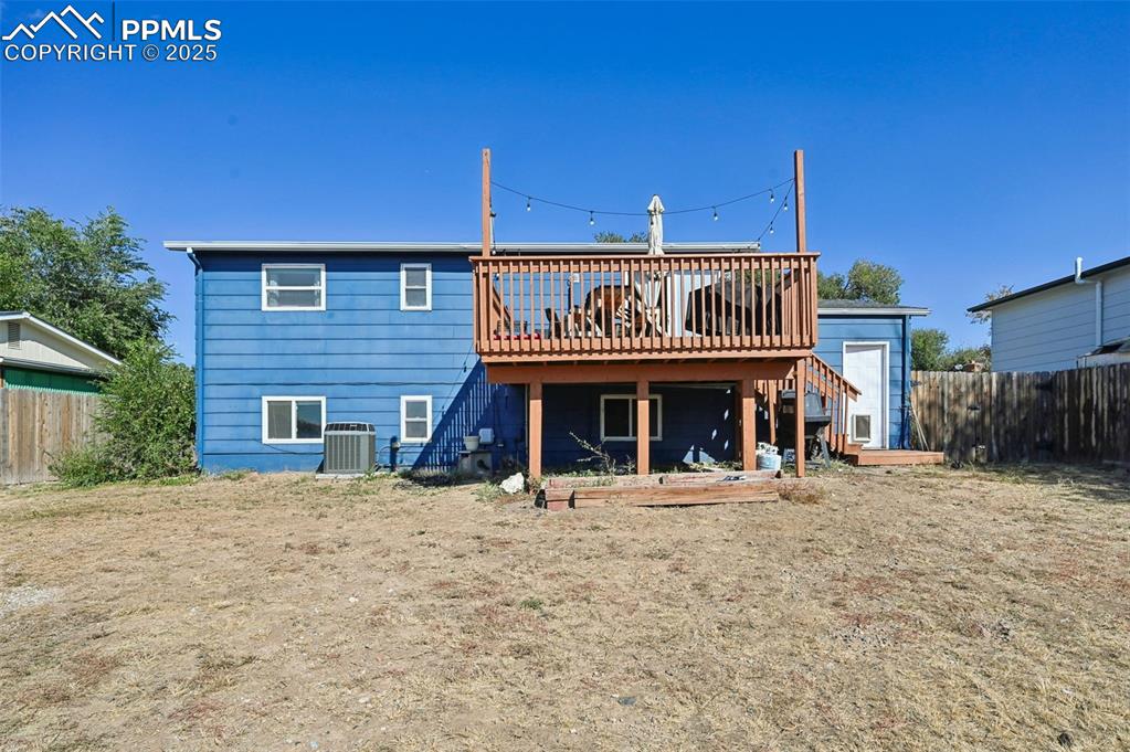 Image 22 of 31: Back of Structure