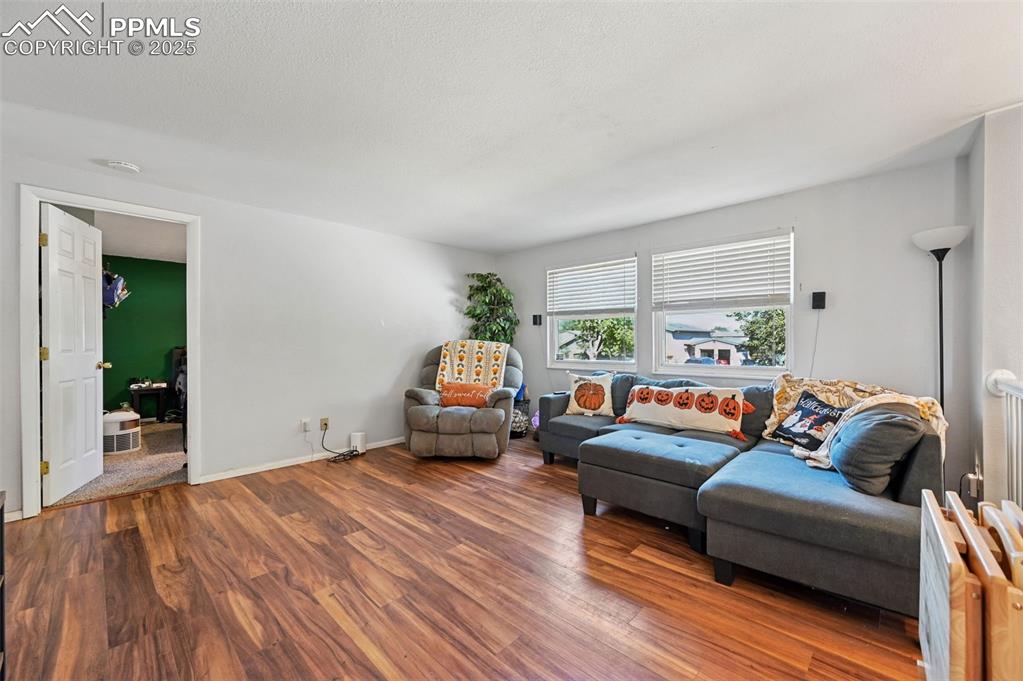 Image 3 of 31: Living Room