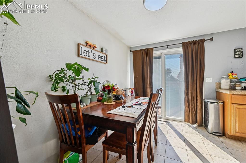 Image 5 of 31: Dining Area