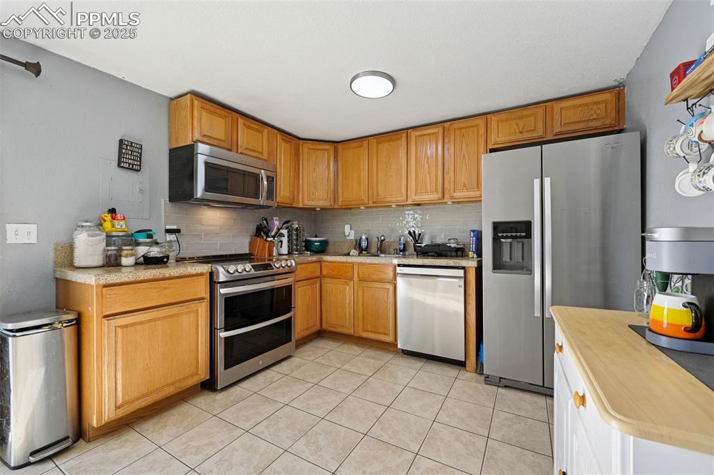 Image 6 of 31: Kitchen