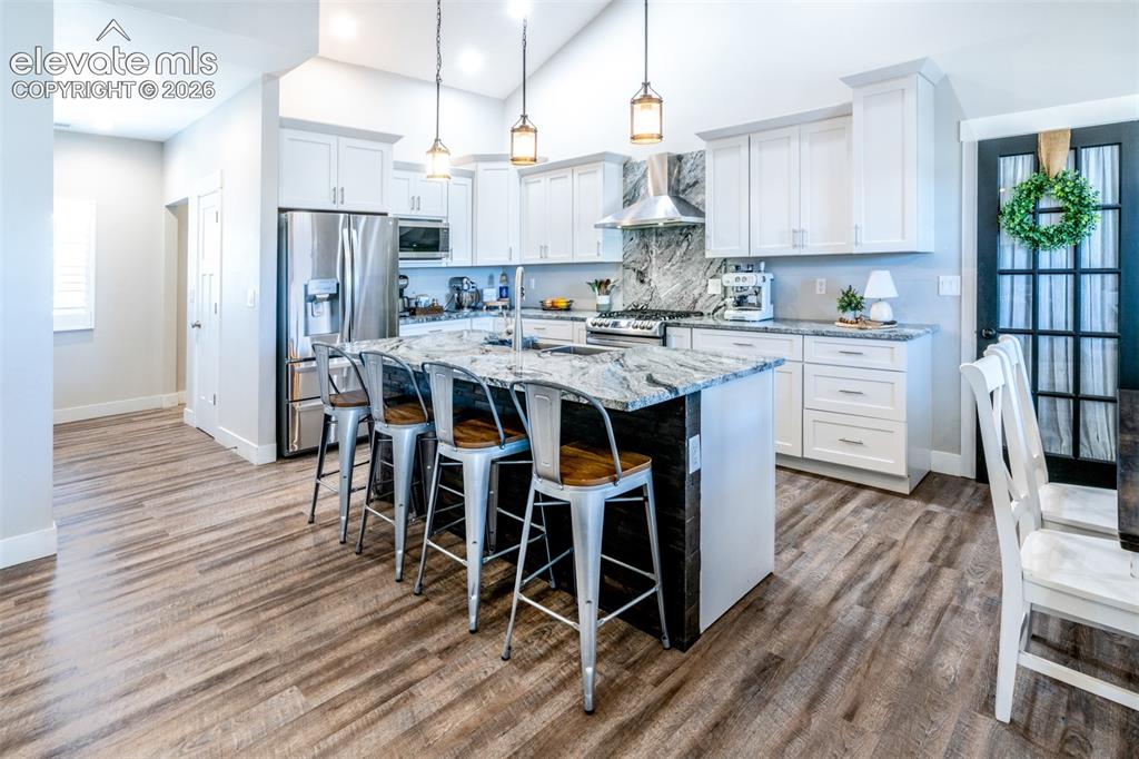 Image 16 of 43: Kitchen