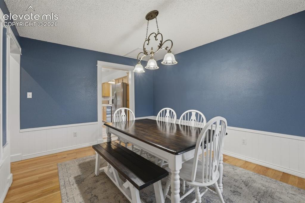 Image 18 of 45: Dining Area