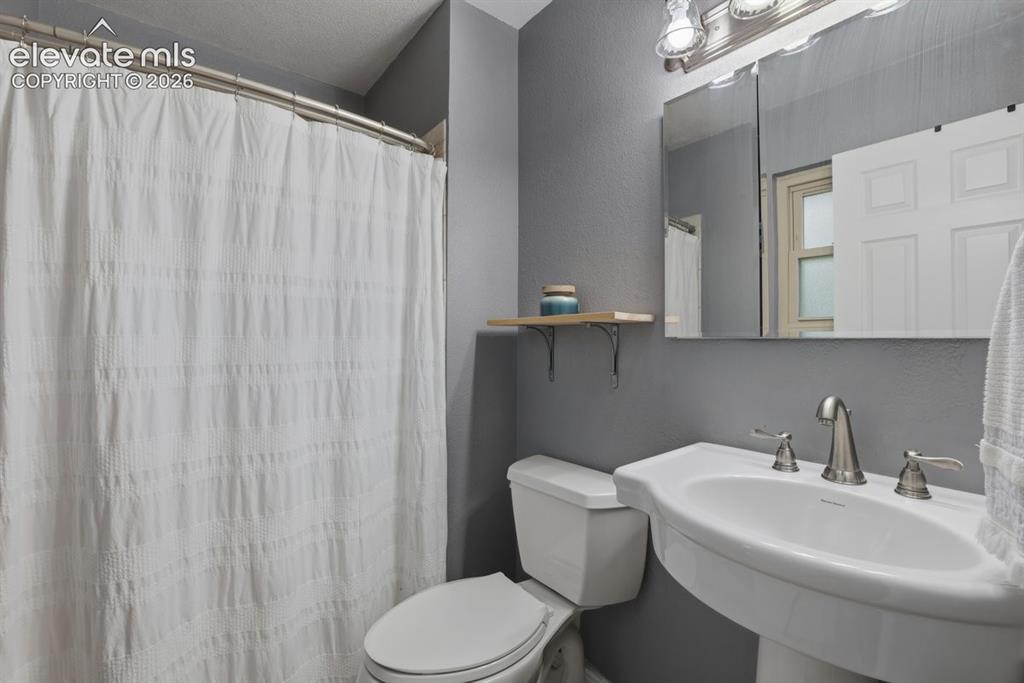 Image 22 of 45: Master Bathroom