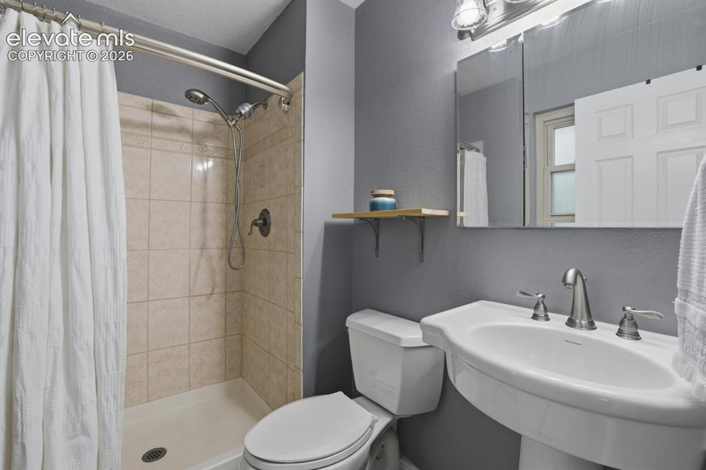 Image 23 of 45: Master Bathroom