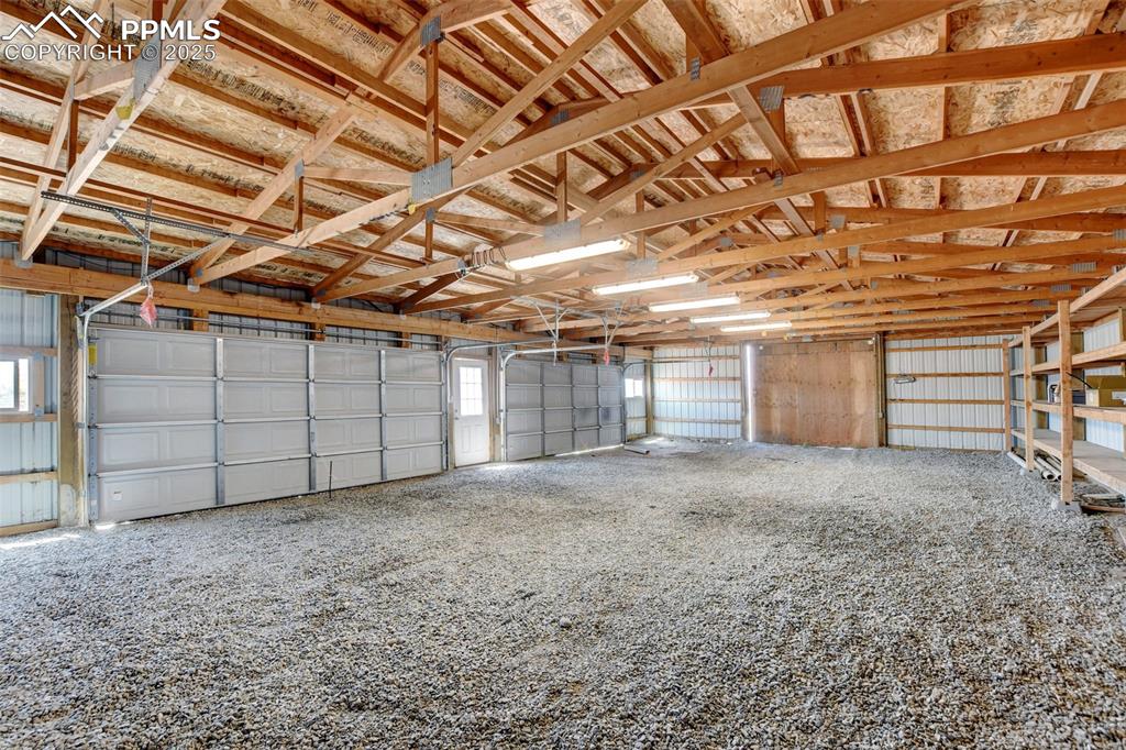 Image 32 of 40: View of workshop/garage