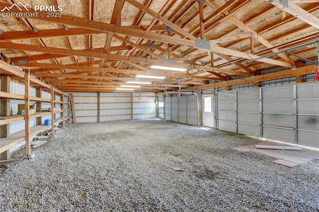 Image 33 of 40: View of workshop/garage