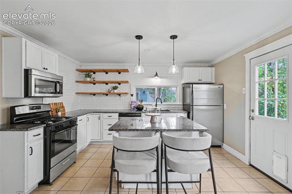 Image 2 of 21: Kitchen