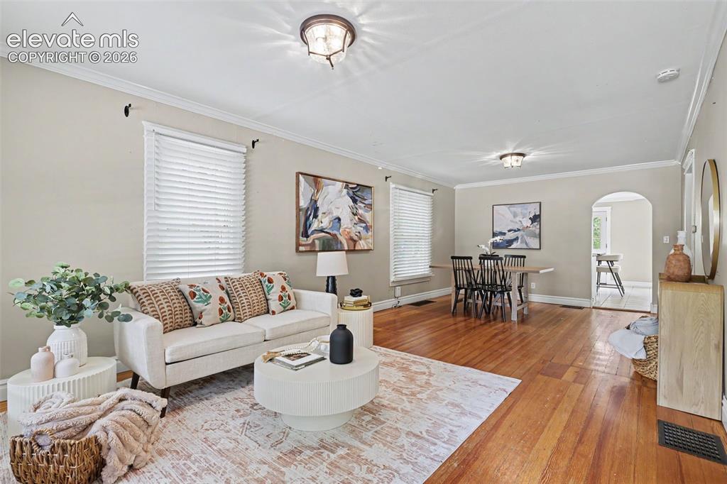 Image 4 of 21: Living Room