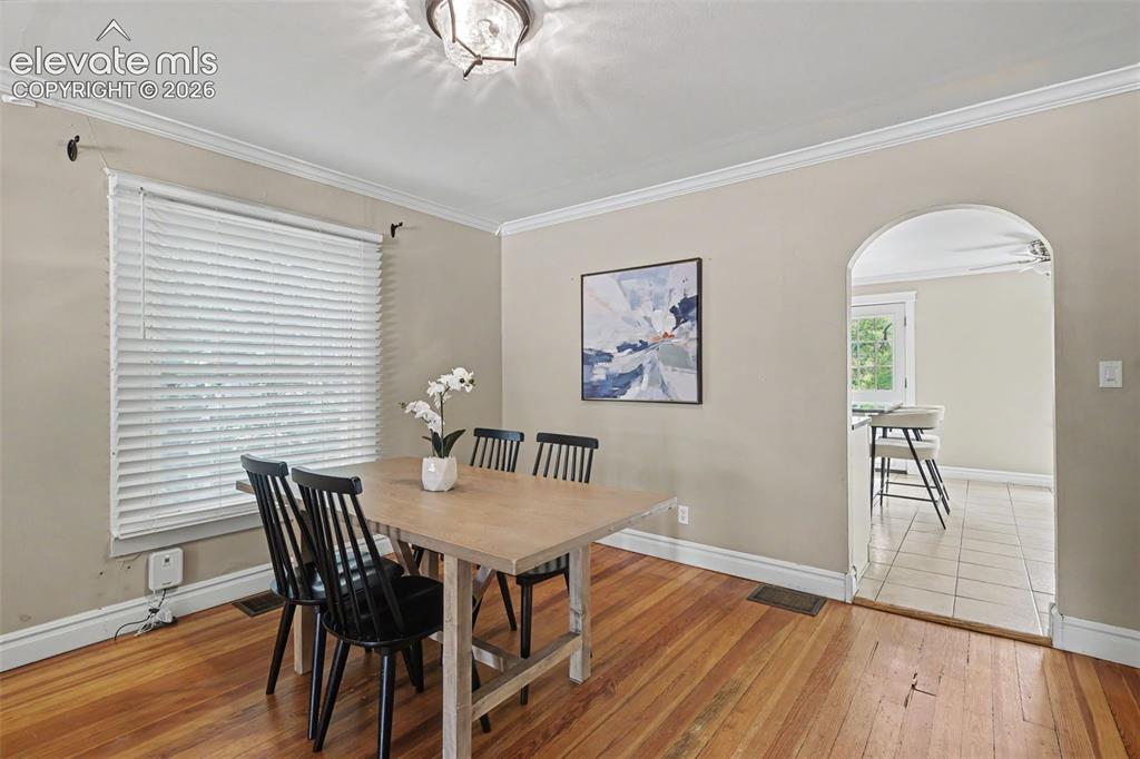 Image 7 of 21: Dining Area