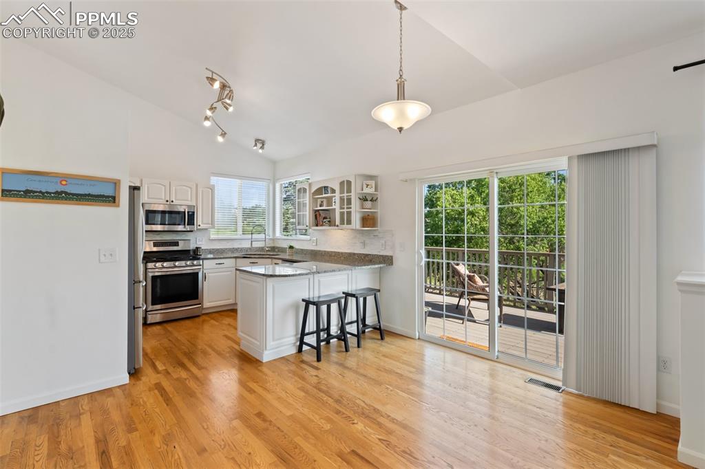 Image 11 of 44: Dining Area