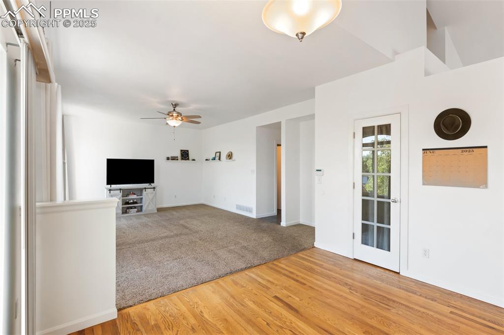 Image 13 of 44: Dining Area