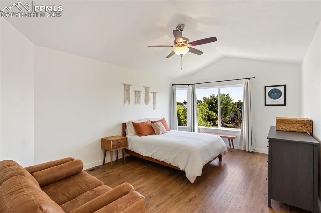 Image 18 of 44: Master Bedroom