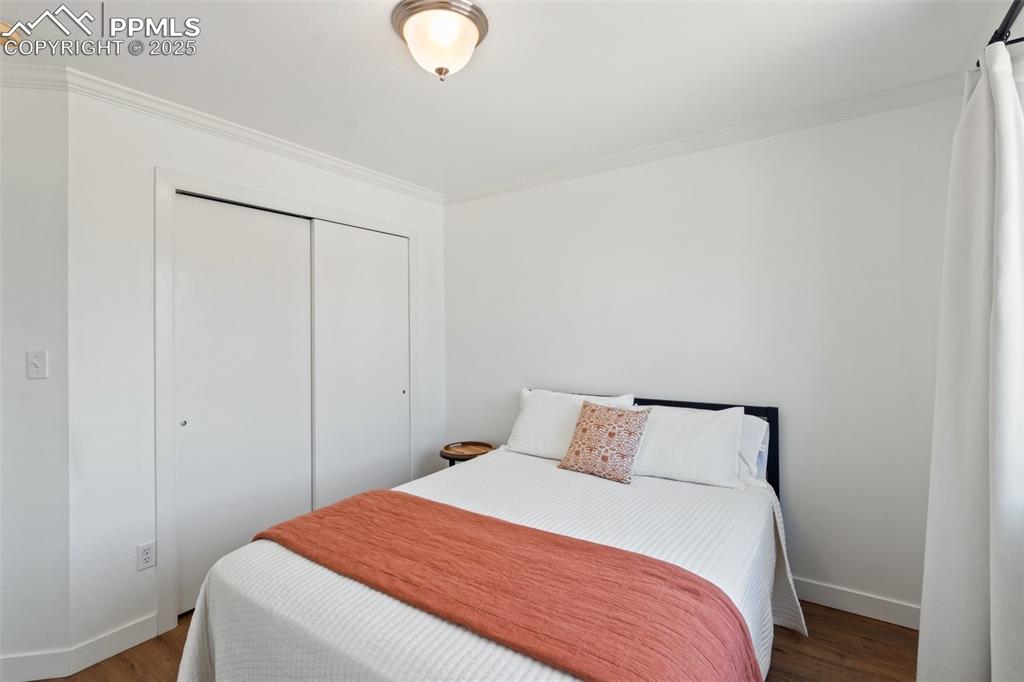 Image 22 of 44: Bedroom