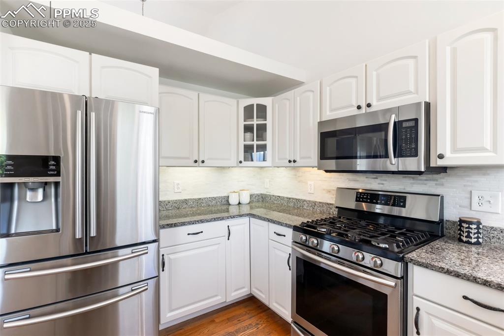 Image 9 of 44: Kitchen