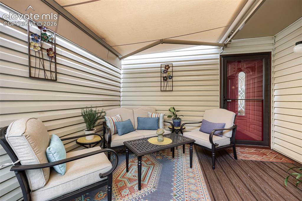 Image 18 of 28: Deck