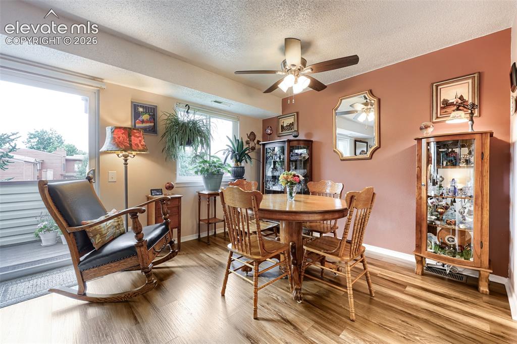 Image 8 of 28: Dining Area