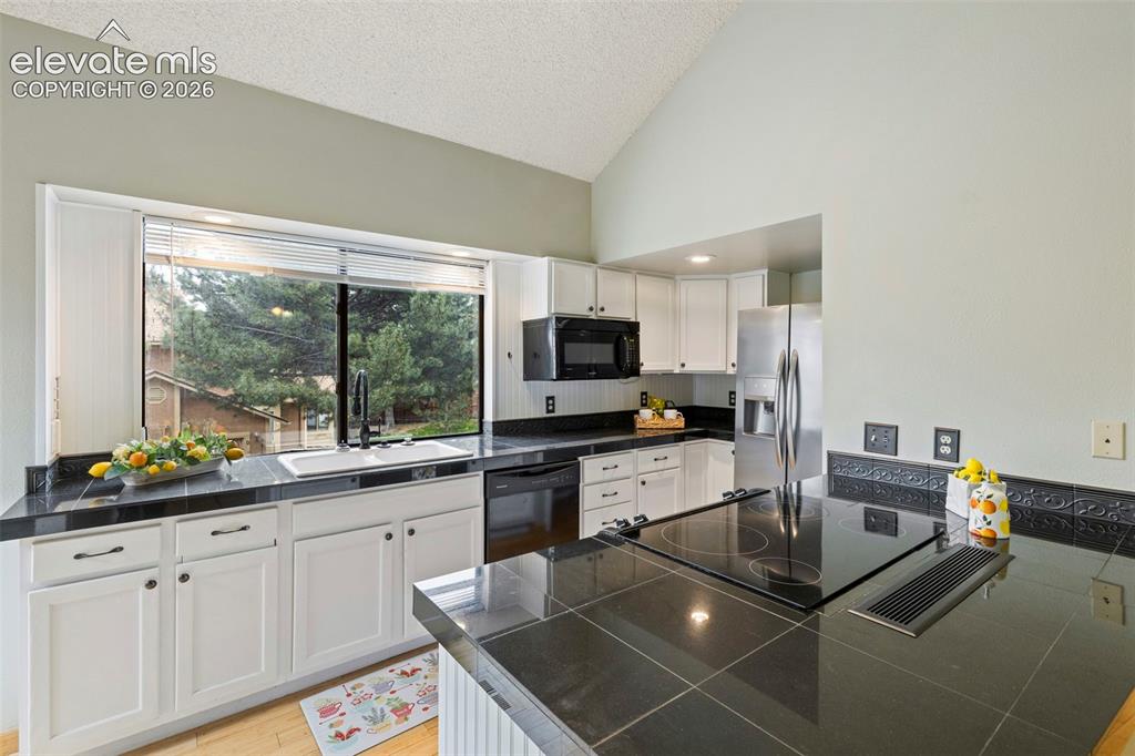 Image 10 of 29: Kitchen