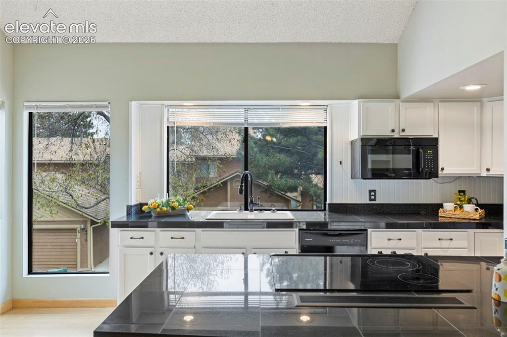 Image 9 of 29: Kitchen