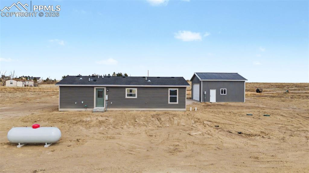 Image 34 of 41: Back of Structure