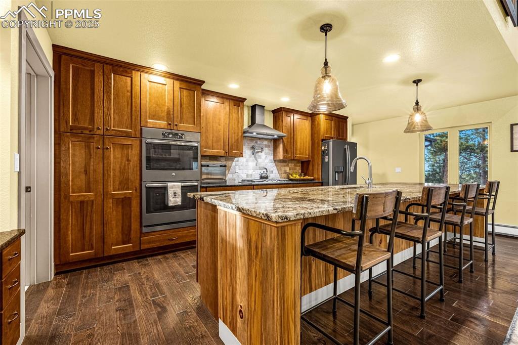Image 16 of 50: Kitchen