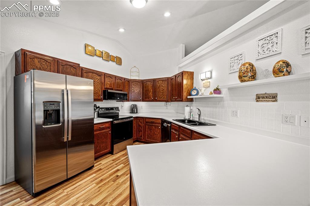 Image 11 of 39: Kitchen