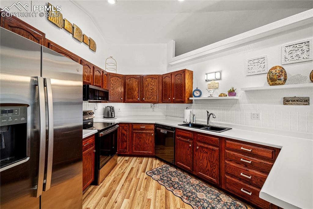 Image 12 of 39: Kitchen