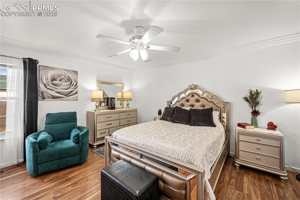 Image 16 of 39: Bedroom